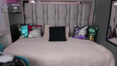 Charlot milf online show from October 16, 2025, 12:06 pm