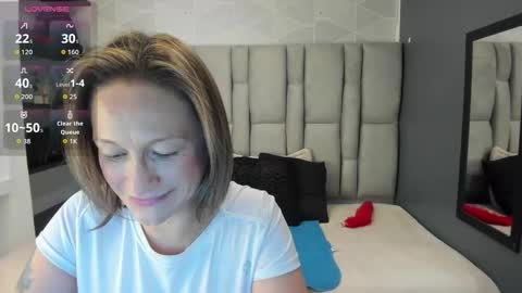 Snapshot of charlot_milf chatting on February 18, 2026, 12:01 pm Charlot milf online show from February 18, 2026, 12:01 pm