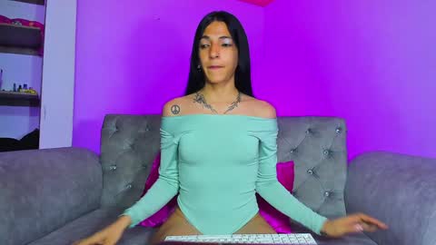 Snapshot of charlot_sanchez chatting on December 23, 2024, 2:56 am lot online show from December 23, 2024, 2:56 am