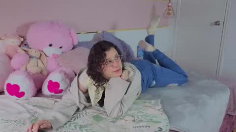 You honey online show from November 17, 2025, 12:11 pm