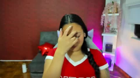 Snapshot of charlott_daphne chatting on February 18, 2025, 12:26 am charlott_daphne online show from February 18, 2025, 12:26 am