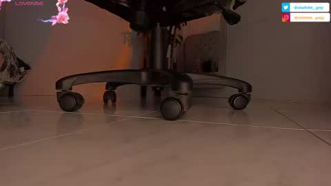 charlotte  grey online show from October 4, 2025, 8:07 pm