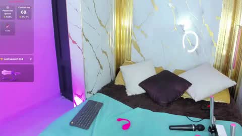 charlotte__milf online show from May 26, 2026, 9:55 pm