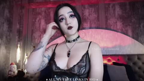 Snapshot of charlotte_germanotta_ chatting on December 17, 2024, 6:20 pm Charlotte online show from December 17, 2024, 6:20 pm