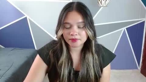 Charlotte  online show from October 19, 2025, 5:46 pm