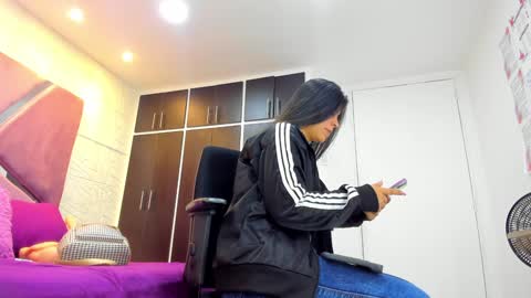 Snapshot of charlotte_icee chatting on February 3, 2025, 4:10 pm Charlotte Icee online show from February 3, 2025, 4:10 pm