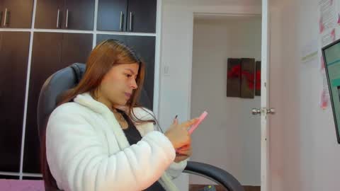 Snapshot of charlotte_icee chatting on November 16, 2025, 4:34 pm Charlotte Icee online show from November 16, 2025, 4:34 pm