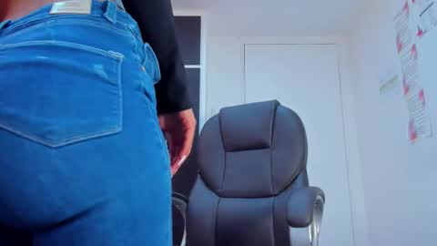 Snapshot of charlotte_icee chatting on December 4, 2025, 5:54 pm Charlotte Icee online show from December 4, 2025, 5:54 pm