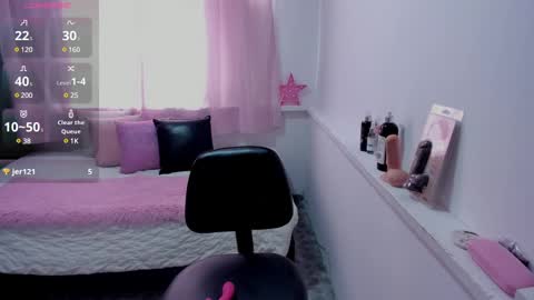 Snapshot of charlotte_jones21 chatting on December 19, 2024, 6:01 pm Laura online show from December 19, 2024, 6:01 pm