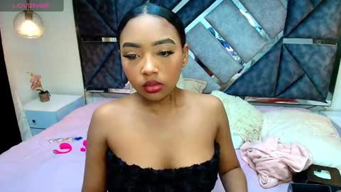 charlotte_walker1 online show from September 24, 2025, 3:54 am