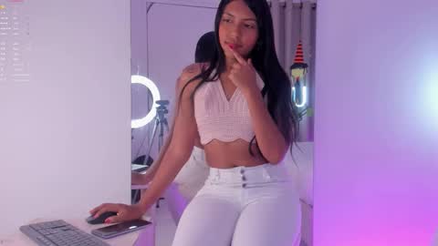 charlottee_evans1 online show from October 30, 2025, 7:25 pm