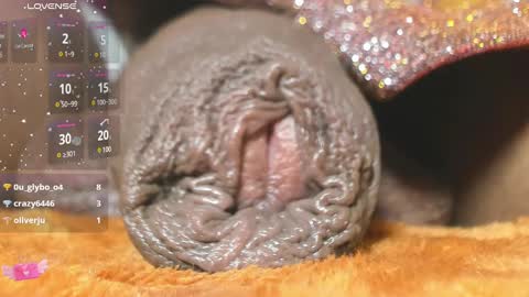 Snapshot of charlottelaurent chatting on March 7, 2025, 11:38 pm Char online show from March 7, 2025, 11:38 pm