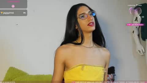 Snapshot of charlottelaurent chatting on September 19, 2025, 12:23 am Char online show from September 19, 2025, 12:23 am