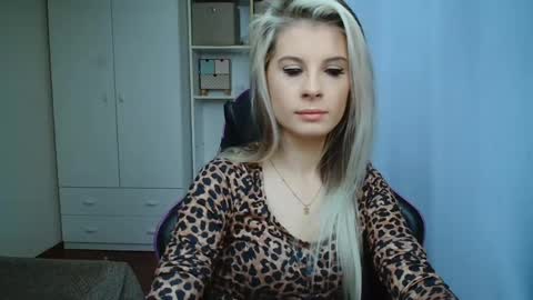 CharlotteXGold online show from May 19, 2026, 6:20 am