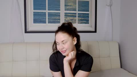 charming_lolla online show from October 30, 2025, 12:01 am