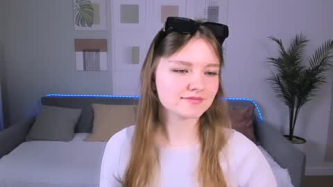 Snapshot of charminglookeva chatting on May 9, 2026, 12:32 pm Im Eva online show from May 9, 2026, 12:32 pm