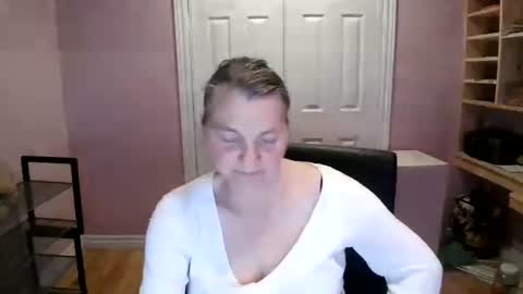 chealsiek online show from November 26, 2025, 2:01 am