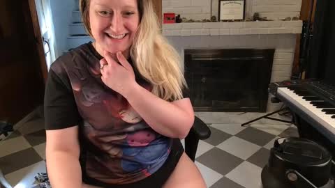 Marie online show from February 4, 2025, 8:28 pm