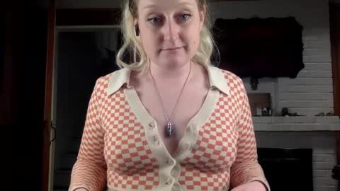 Marie online show from February 9, 2025, 2:06 am