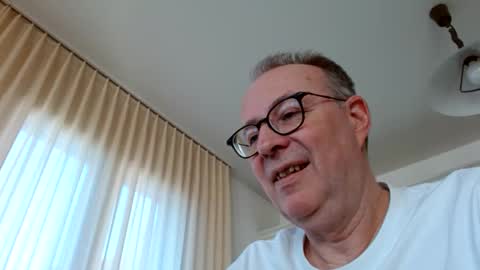 Snapshot of cheer2u chatting on January 15, 2025, 11:00 am cheer2u online show from January 15, 2025, 11:00 am