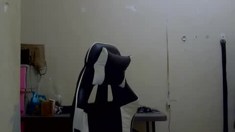 Snapshot of chelly4u69 chatting on September 25, 2025, 5:11 am chelly4u69 online show from September 25, 2025, 5:11 am