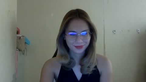 Snapshot of chelly4u69 chatting on October 15, 2025, 2:44 am chelly4u69 online show from October 15, 2025, 2:44 am