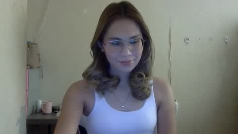 Snapshot of chelly4u69 chatting on October 27, 2025, 3:32 am chelly4u69 online show from October 27, 2025, 3:32 am