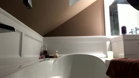 chenovich online show from March 9, 2025, 5:33 am