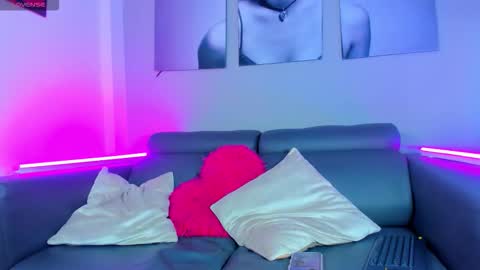 cherry_gate online show from December 18, 2025, 8:42 am