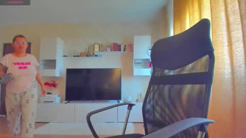 mayra online show from October 1, 2025, 9:04 am