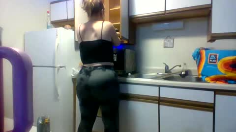 Snapshot of cherrybomb454 chatting on September 23, 2025, 6:44 pm cherrybomb454 online show from September 23, 2025, 6:44 pm