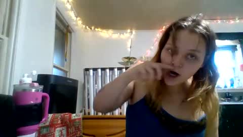 Snapshot of cherrybomb454 chatting on November 14, 2025, 1:32 pm cherrybomb454 online show from November 14, 2025, 1:32 pm