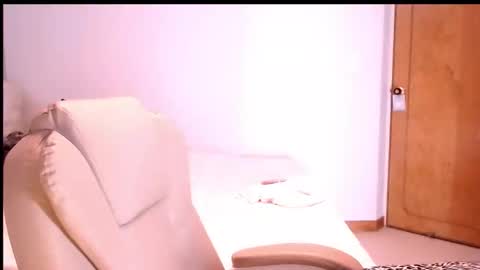 Anna online show from November 17, 2025, 12:33 pm