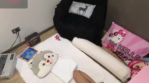 Snapshot of cherrycreme chatting on February 19, 2025, 2:12 am Cherry online show from February 19, 2025, 2:12 am