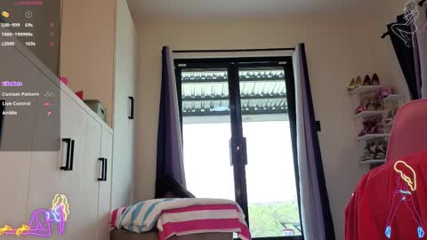 Snapshot of cherrycreme chatting on November 13, 2025, 4:00 am Cherry online show from November 13, 2025, 4:00 am