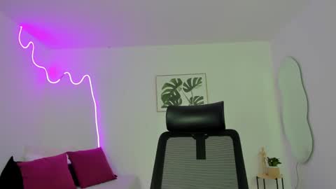 C H E R R Y online show from September 26, 2025, 11:58 am