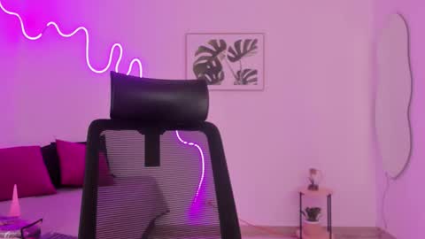 C H E R R Y online show from October 4, 2025, 12:03 pm