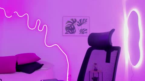 C H E R R Y online show from October 7, 2025, 11:40 am