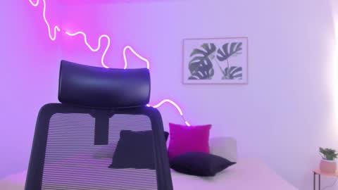 C H E R R Y online show from October 23, 2025, 12:26 pm