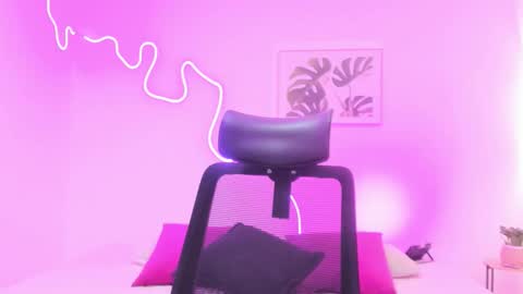 C H E R R Y online show from November 1, 2025, 12:18 pm