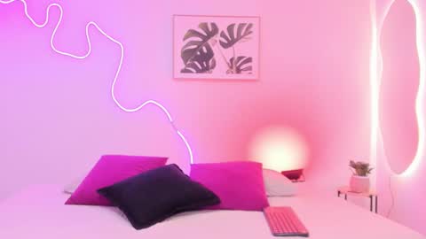 C H E R R Y online show from November 7, 2025, 12:05 pm