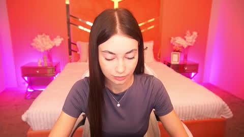 cherryylulu online show from November 4, 2025, 8:24 am