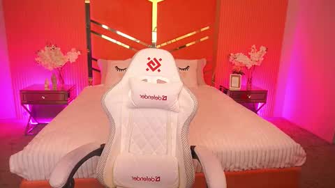 cherryylulu online show from November 5, 2025, 8:36 am