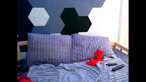 cheyennel online show from December 4, 2025, 8:34 am