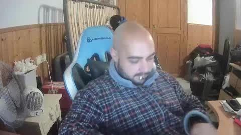 chicomallorca96 online show from January 1, 2025, 7:32 pm