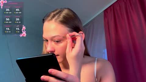 Snapshot of chill_velvet chatting on November 28, 2025, 4:26 am Sasha online show from November 28, 2025, 4:26 am