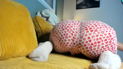 yoursensualparadise online show from October 17, 2025, 1:20 am