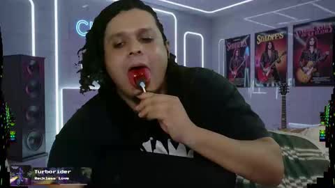 Snapshot of chinoroz chatting on October 2, 2025, 7:04 am Enrique online show from October 2, 2025, 7:04 am