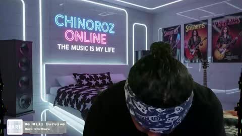 Snapshot of chinoroz chatting on October 7, 2025, 12:57 pm Enrique online show from October 7, 2025, 12:57 pm