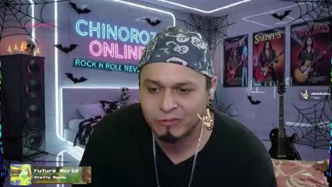 Snapshot of chinoroz chatting on October 28, 2025, 7:05 pm Enrique online show from October 28, 2025, 7:05 pm